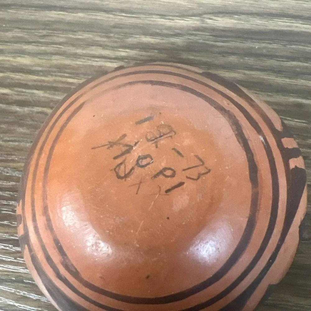 Vintage Hopi Native American Hand Painted Terracotta Pottery Bowl Signed 2x3.5 - Picture 3 of 9